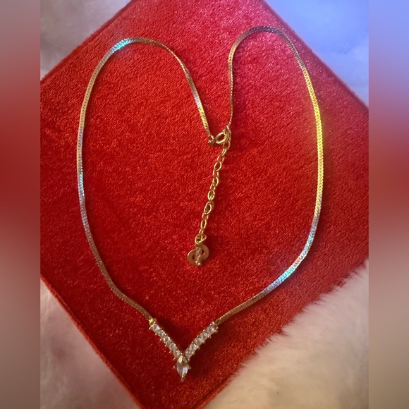 Christian Dior Vintage Gold tone V-shaped Swarovski crystals - Picture 14 of 16